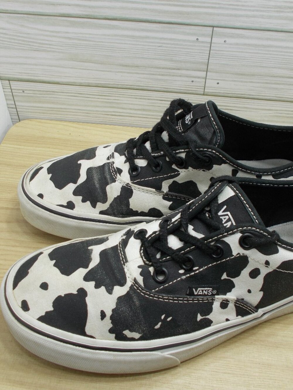 Vans Cow Print Black White Women's 8 Lace Up Shoes 721356